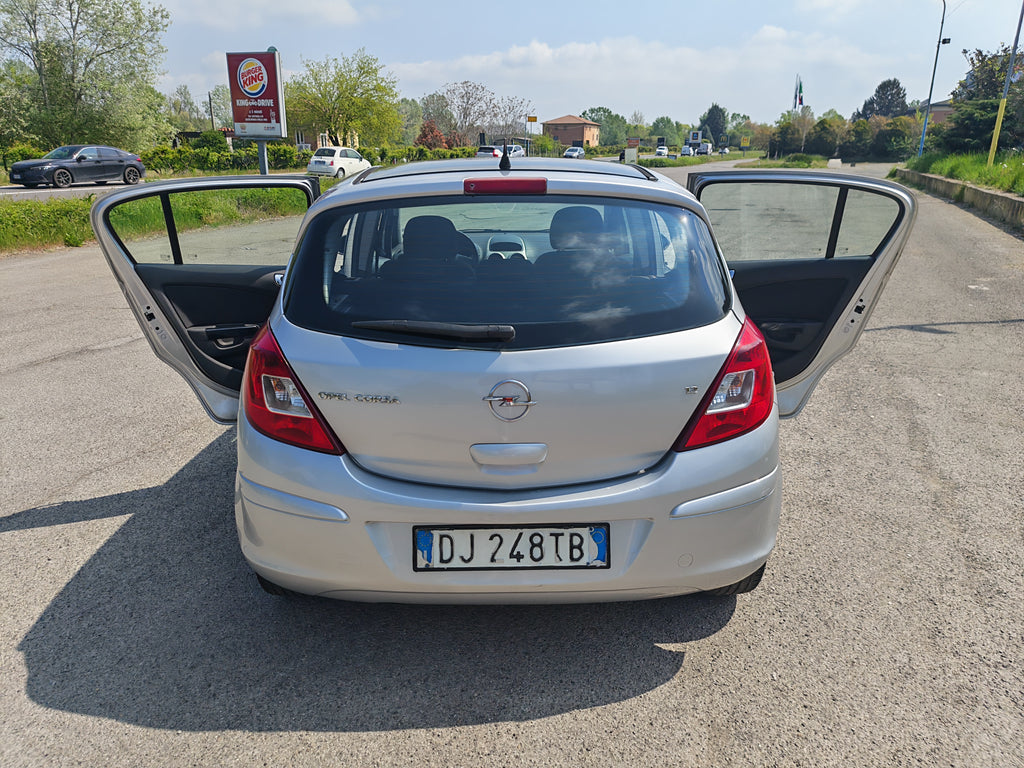 Opel Corsa 1.2 Enjoy